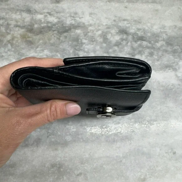 Gucci Black Leather Wallet Crossbody - Silver GG Buckle -
Silver Chain Strap - Picture 8 of 12